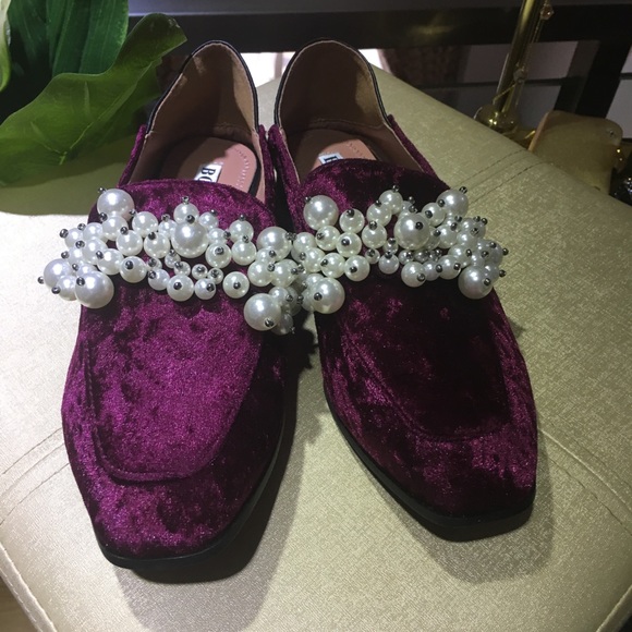 Shoes - Picture 2 of 5